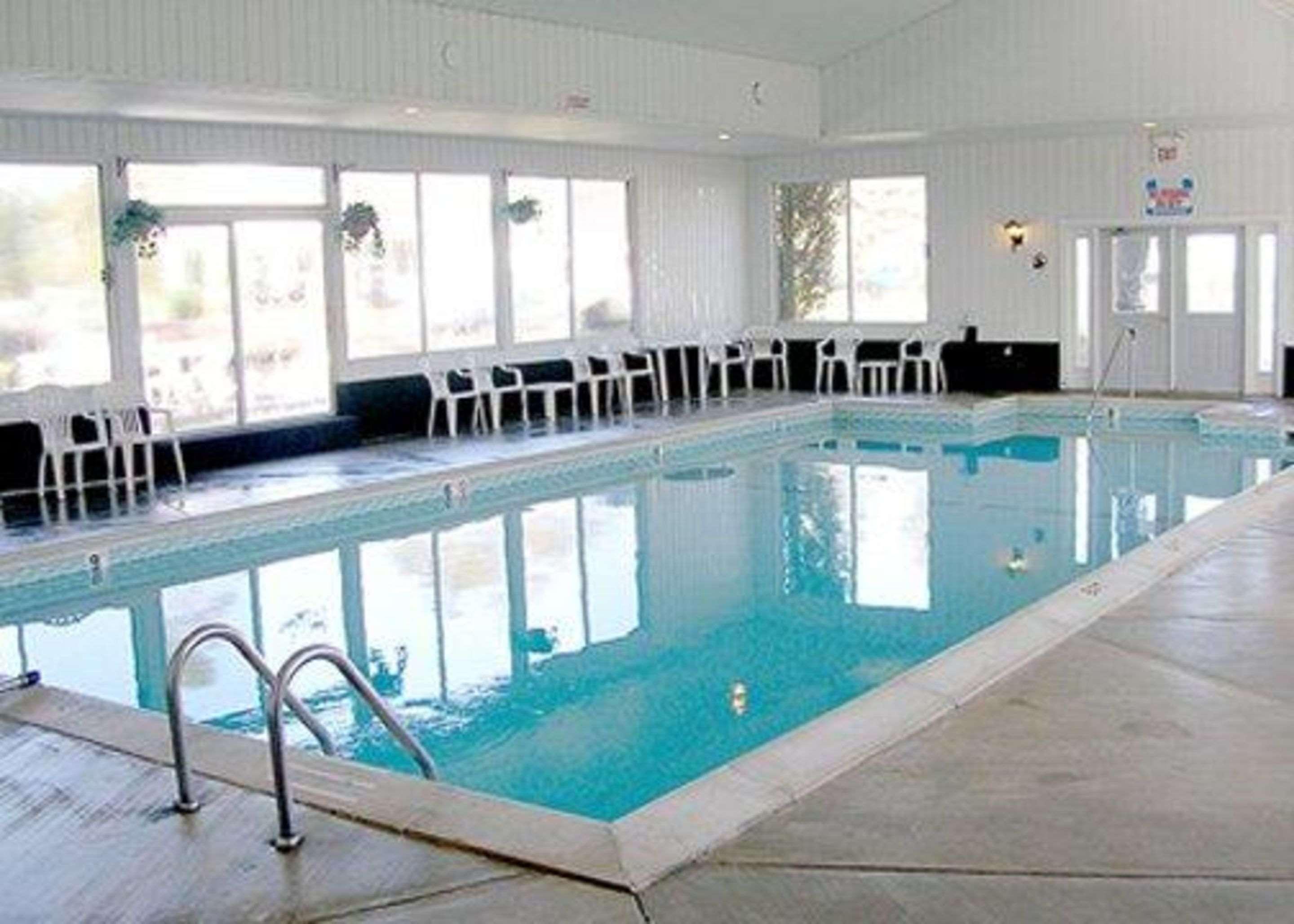 Quality Inn & Suites Mackinaw City Beachfront Facilidades foto