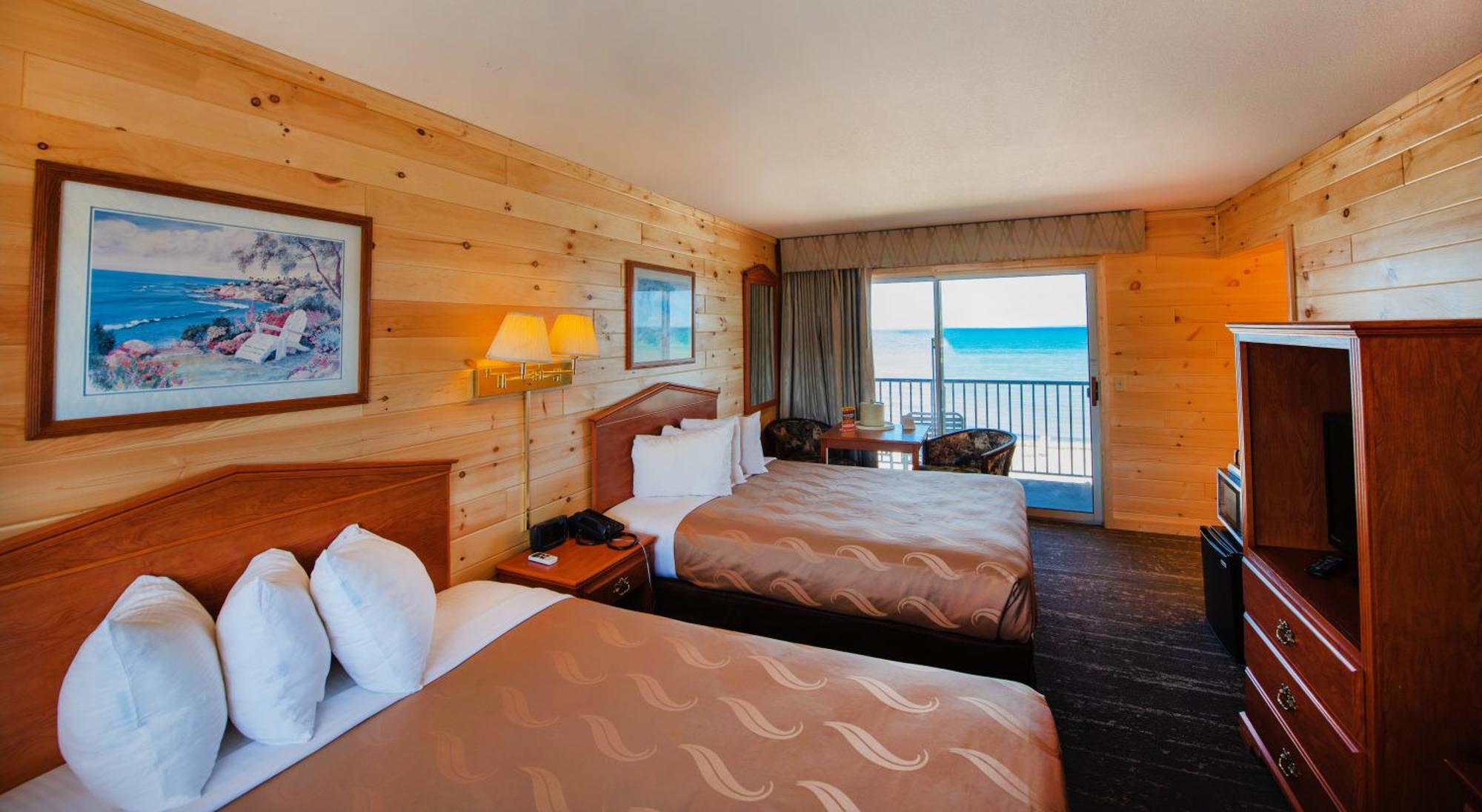 Quality Inn & Suites Mackinaw City Beachfront Exterior foto